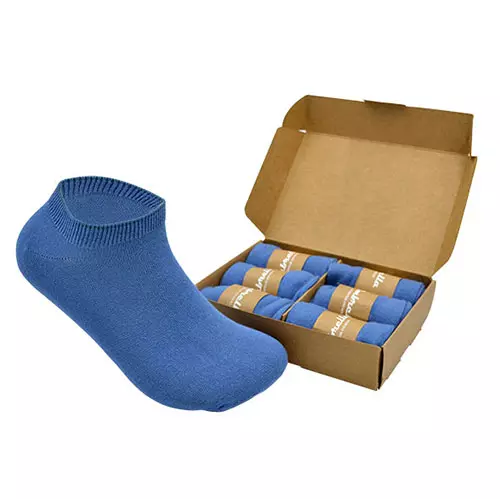 Geöffnete Verpackung mit 6 blauen Knöchelsocken