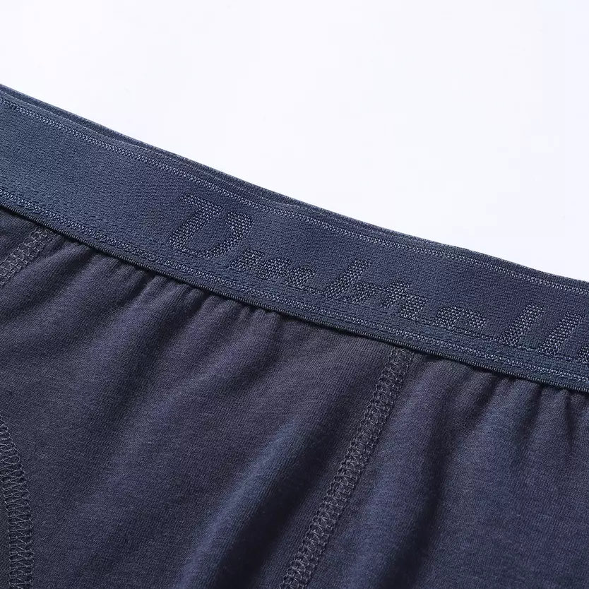 Nahaufname Bund einer blauen Bambus Unterhose